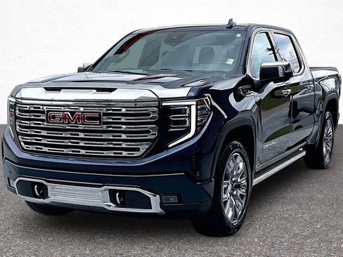 Used 2022 GMC Sierra 1500 Denali w/ Denali Reserve Package AWD/4WD image 4