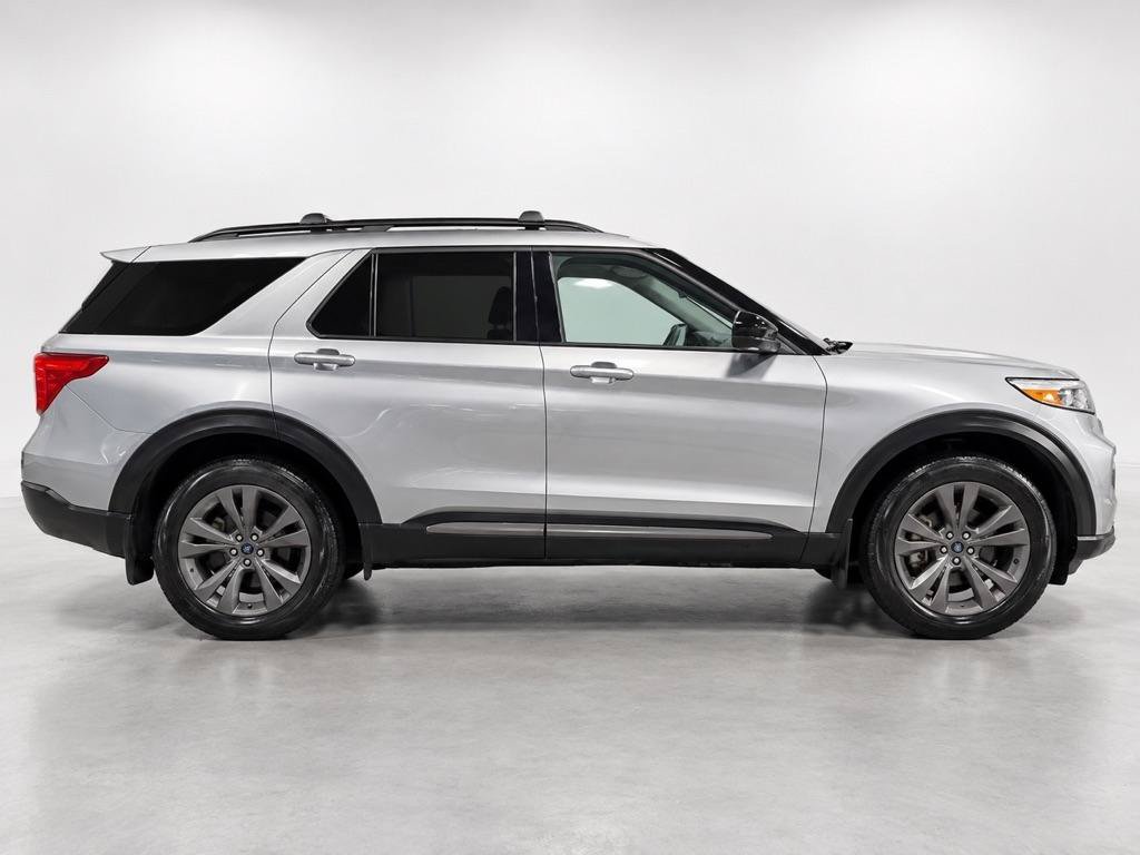 Used 2023 Ford Explorer XLT w/ Equipment Group 202A AWD/4WD image 2