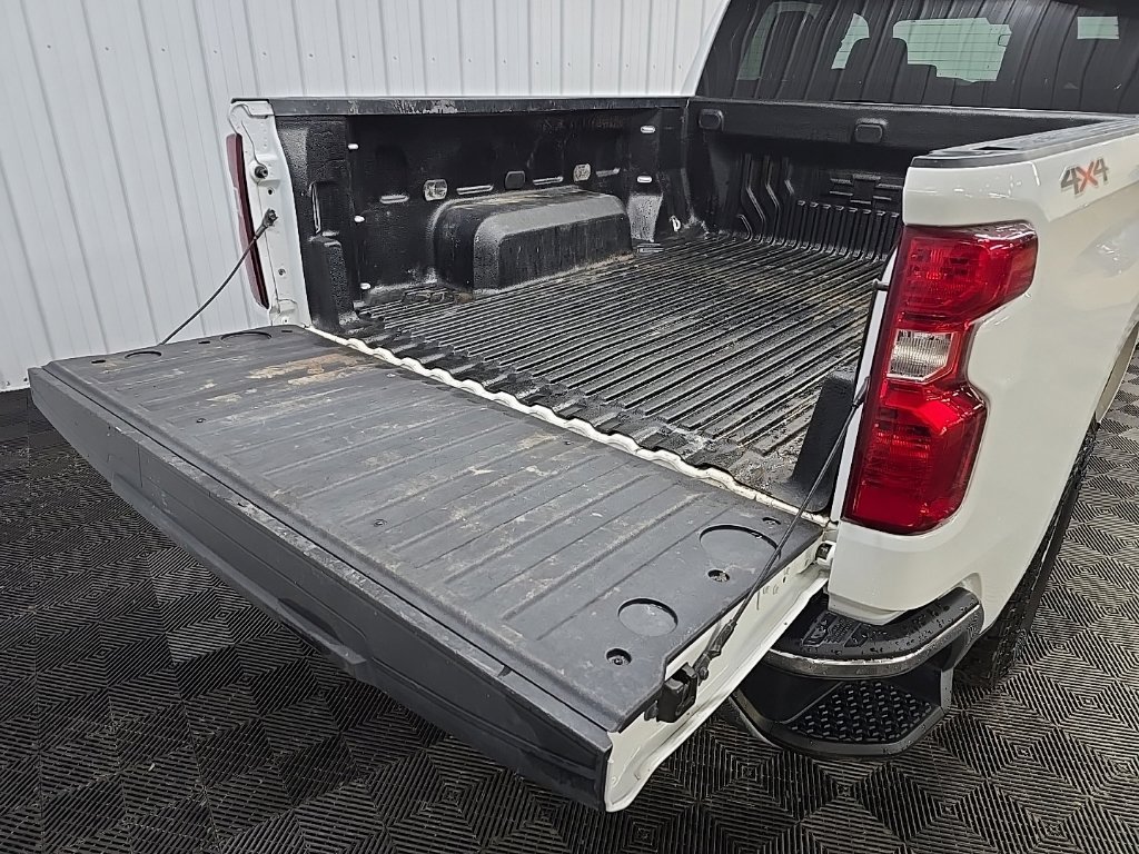 Used 2024 Chevrolet Silverado 1500 LT AWD/4WD image 11