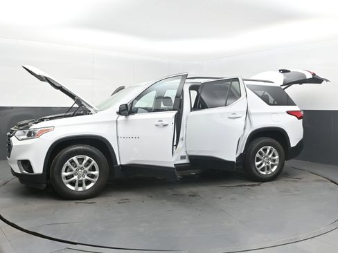 Used 2020 Chevrolet Traverse LT image 42