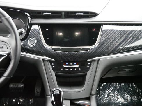 Certified 2025 Cadillac XT6 Premium Luxury image 13