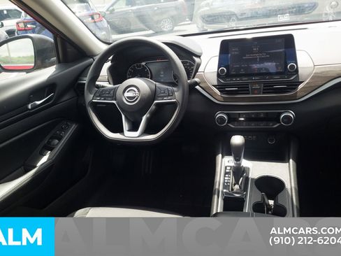 Used 2025 Nissan Altima 2.5 SV FWD image 21