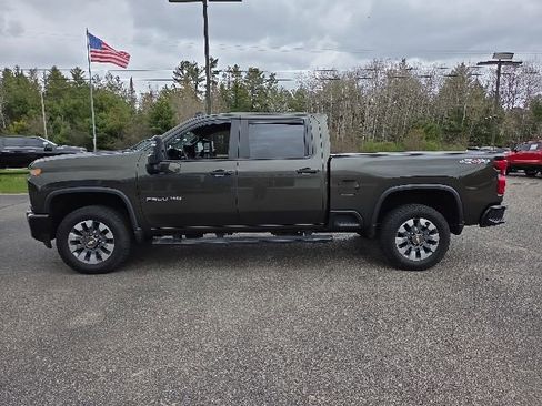 Used 2022 Chevrolet Silverado 2500 Custom w/ Custom Value Package AWD/4WD image 4