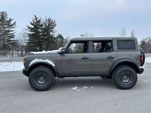 New 2025 Ford Bronco Badlands image 4