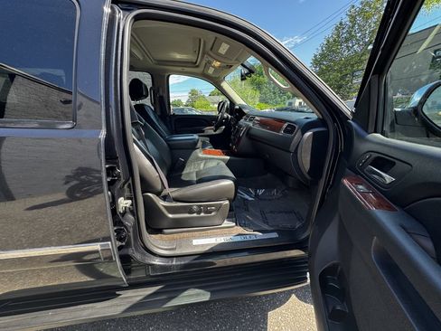 Used 2011 Chevrolet Tahoe LTZ AWD/4WD image 21