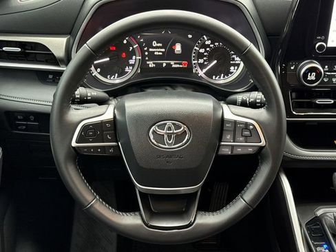 Used 2024 Toyota Highlander XLE AWD/4WD image 15