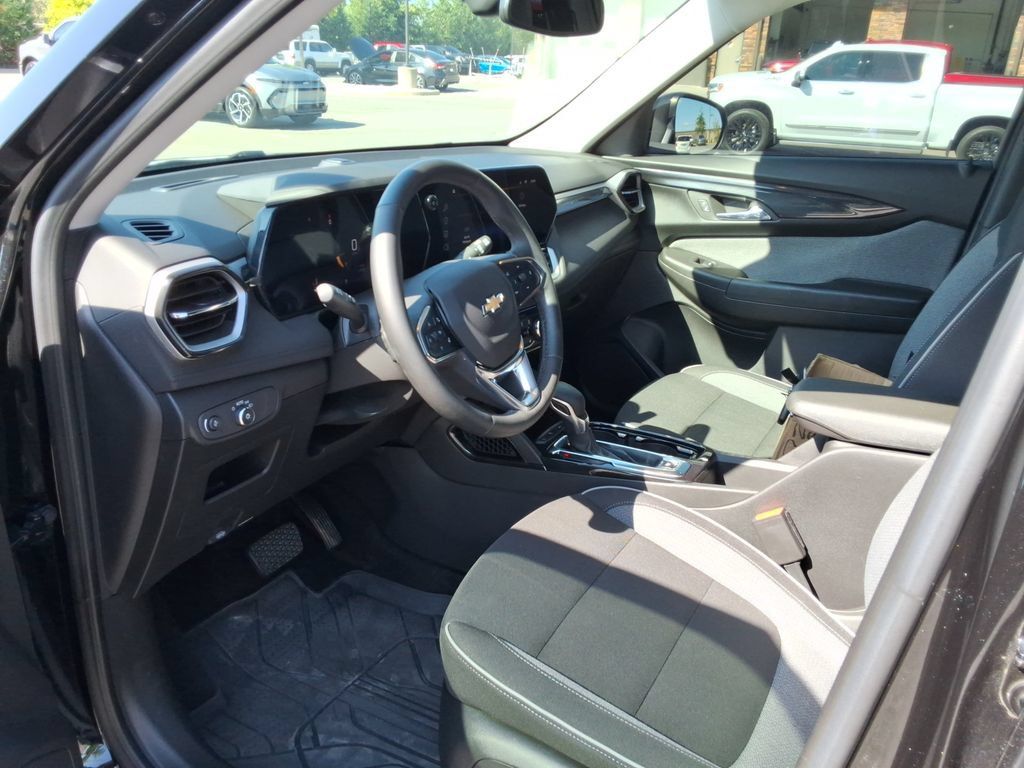 Certified 2024 Chevrolet TrailBlazer LT w/ Convenience Package FWD image 22