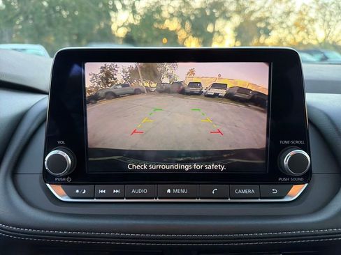 Used 2023 Nissan Rogue SV image 28