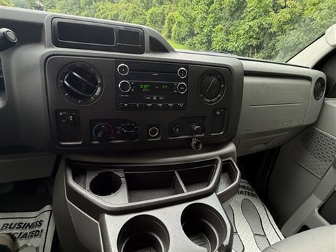 Used 2009 Ford E-150 and Econoline 150 Wagon RWD image 13
