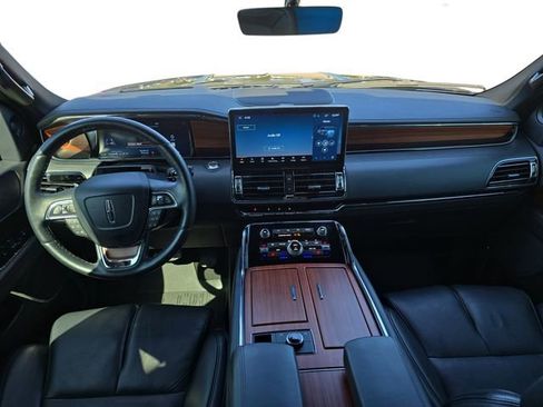Used 2024 Lincoln Navigator Reserve image 9
