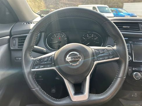 Used 2020 Nissan Rogue SV image 13