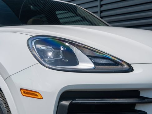 Certified 2023 Porsche Cayenne AWD/4WD image 16