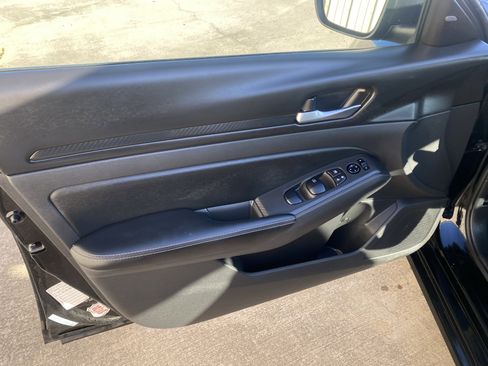 Used 2024 Nissan Altima 2.5 SV image 8