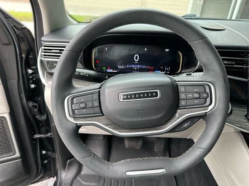 Used 2022 Jeep Wagoneer Series III w/ Premium Group I AWD/4WD image 15