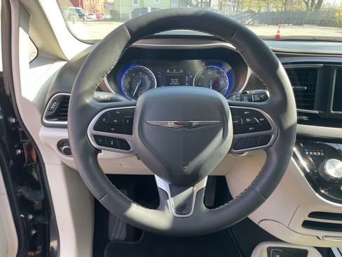 Used 2023 Chrysler Voyager LX FWD image 15