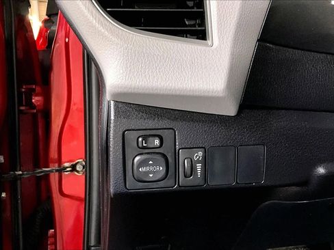 Used 2015 Toyota Corolla LE image 34