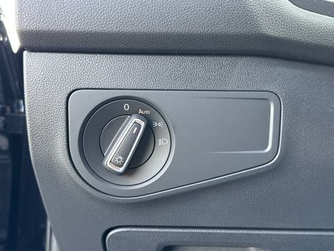 Certified 2023 Volkswagen Tiguan SE R-Line FWD image 31
