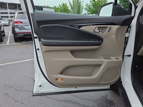 Used 2021 Honda Pilot Touring image 13