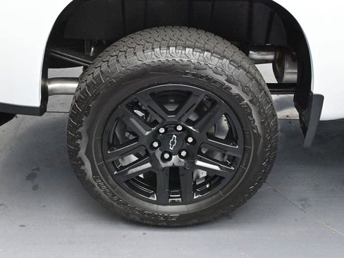 Used 2025 Chevrolet Silverado 1500 Custom Trail Boss w/ Turbomax Blackout Package AWD/4WD image 34