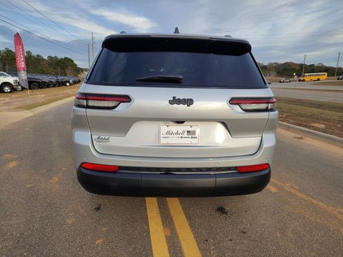 New 2025 Jeep Grand Cherokee L Altitude image 9