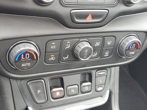 Certified 2018 GMC Terrain Denali FWD image 27