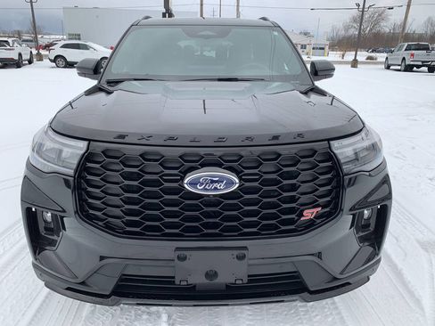 Used 2025 Ford Explorer ST image 3