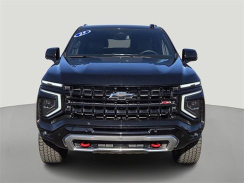 Used 2025 Chevrolet Suburban Z71 image 5