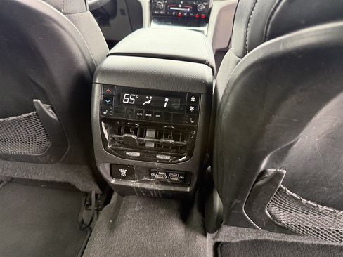Used 2022 Jeep Grand Cherokee L Limited RWD image 16