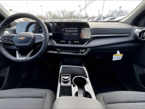 New 2026 Chevrolet Equinox LT w/ Safety and Technology Package FWD image 5