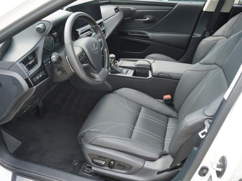 Certified 2022 Lexus ES 350 Ultra Luxury w/ Accessory Package 2 FWD image 13