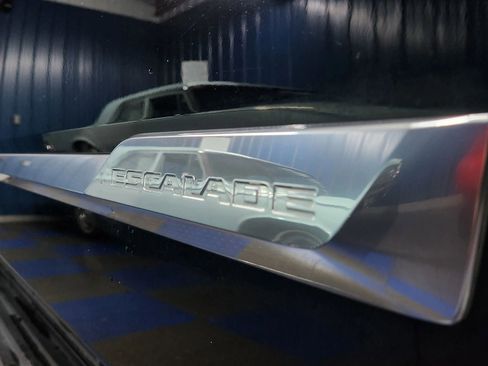 Used 2017 Cadillac Escalade Luxury image 64