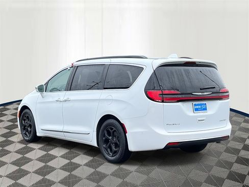 Used 2022 Chrysler Pacifica Limited image 4