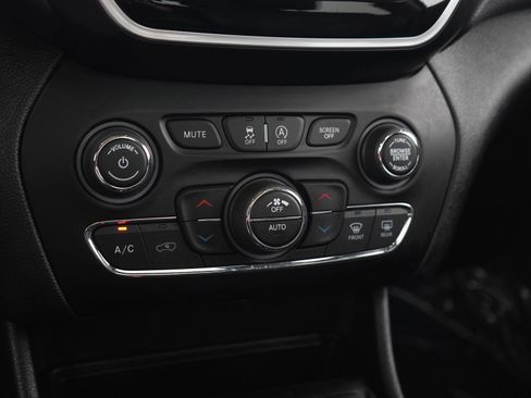 Used 2019 Jeep Cherokee Limited w/ Trailer Tow Group AWD/4WD image 23