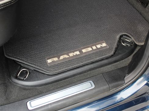 Used 2019 RAM 1500 Laramie AWD/4WD image 23