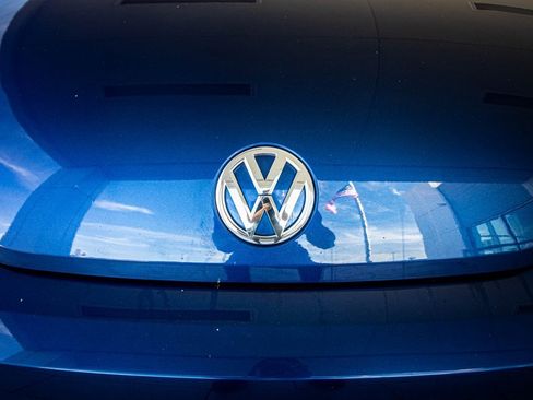 Used 2014 Volkswagen Beetle R-Line image 5