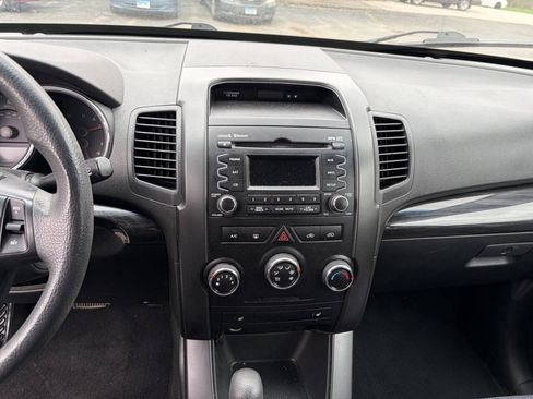 Used 2011 Kia Sorento 2WD w/ Convenience Pkg image 12