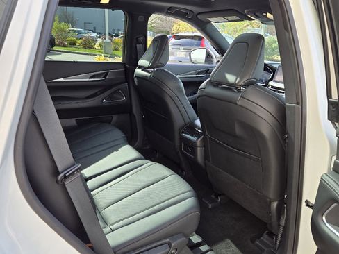 Certified 2025 INFINITI QX60 Luxe w/ Black Edition image 18