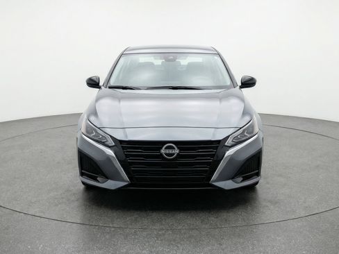Used 2025 Nissan Altima 2.5 SV image 2