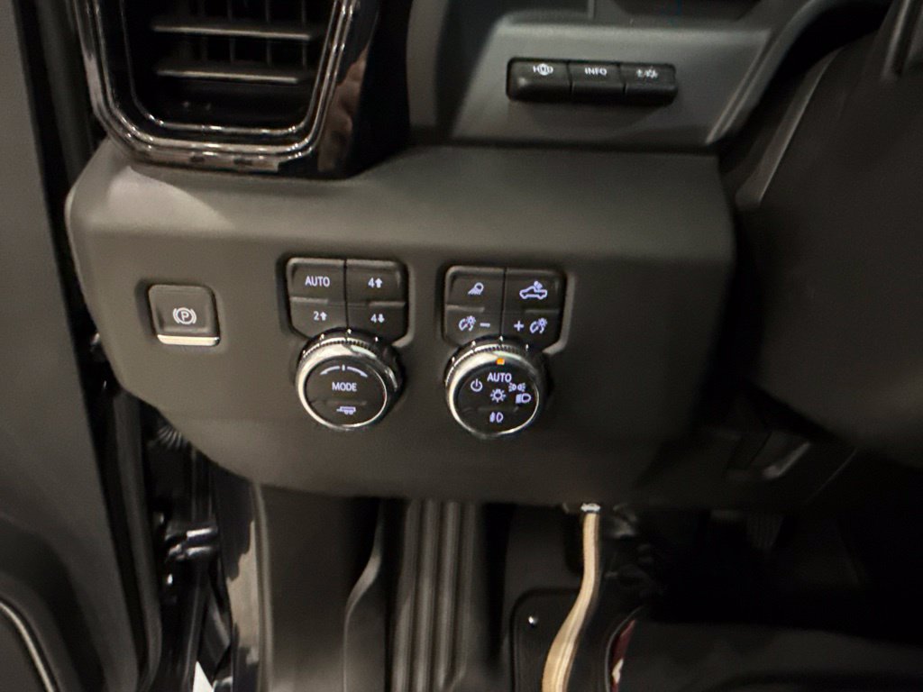 Used 2024 GMC Sierra 3500 AT4 w/ AT4 Premium Plus Package AWD/4WD image 32