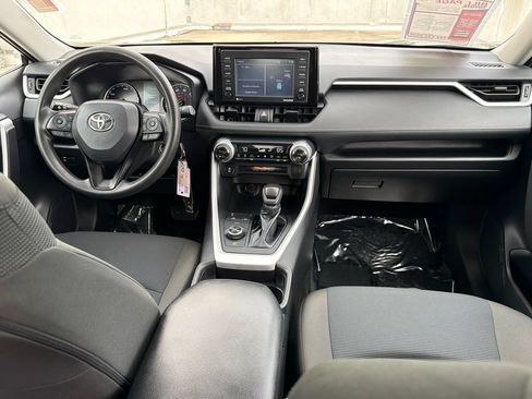 Used 2021 Toyota RAV4 LE AWD/4WD image 13