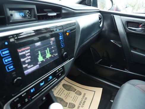 Used 2018 Toyota Corolla LE image 13