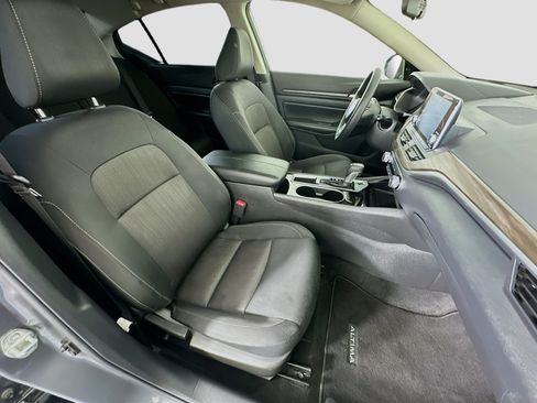 Used 2024 Nissan Altima 2.5 SV FWD image 28