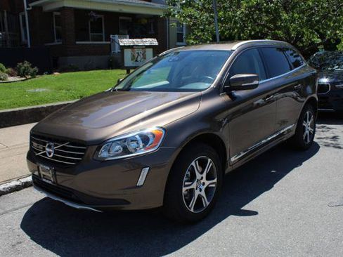 Used 2015 Volvo XC60 T5 AWD/4WD image 1
