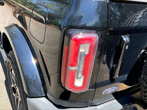 Used 2022 Ford Bronco Outer Banks AWD/4WD image 18
