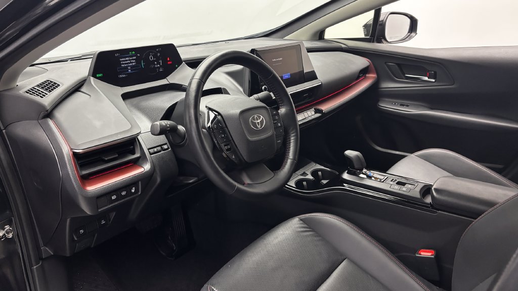 Used 2023 Toyota Prius Prime FWD image 13