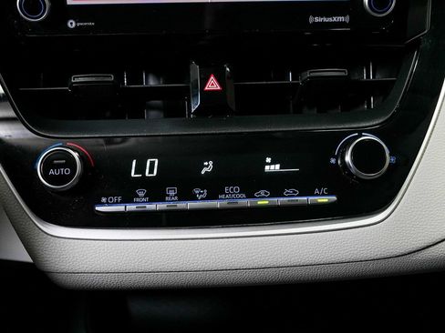 Used 2022 Toyota Corolla LE FWD image 22