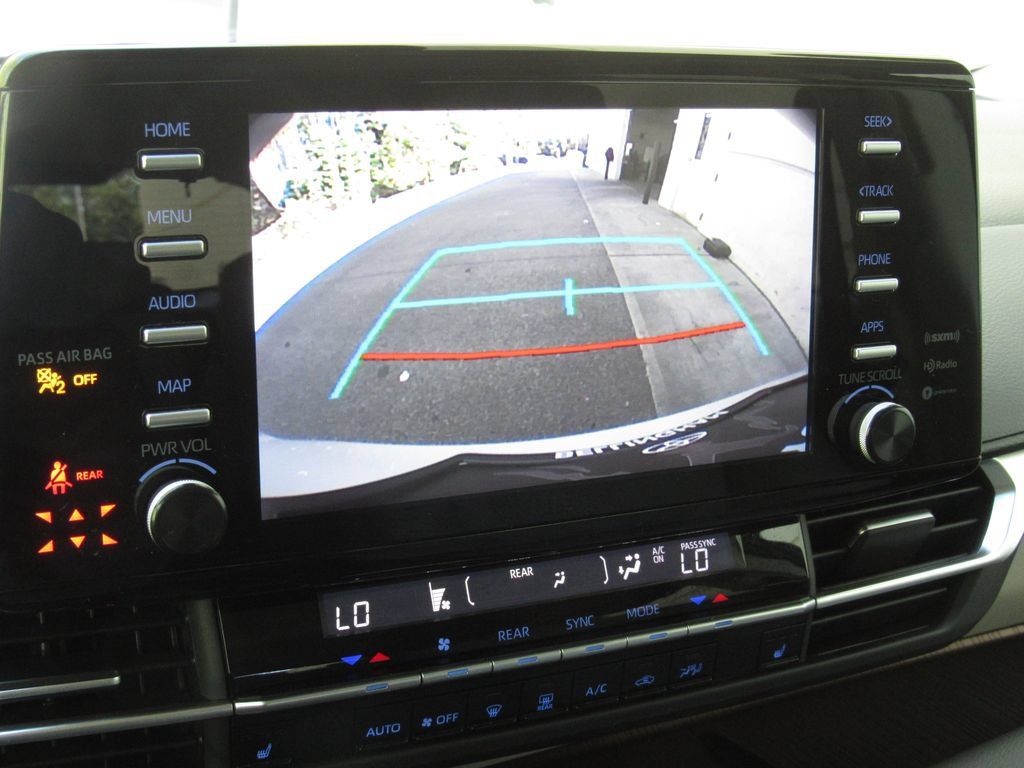 Certified 2024 Toyota Sienna XLE FWD image 36