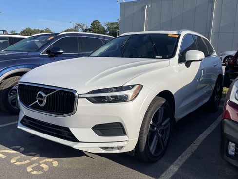 Used 2021 Volvo XC60 T5 Momentum w/ Premium Package AWD/4WD image 2