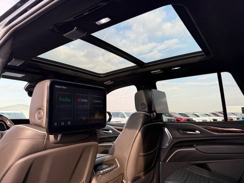 Used 2022 Cadillac Escalade Sport Platinum w/ Heavy-Duty Trailer Package image 12