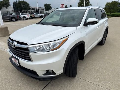 Used 2016 Toyota Highlander XLE AWD/4WD image 6